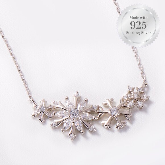 925 Sterling Silver Snowflake Necklace - Charmed Aroma Winter / Christmas - Picture 1 of 4